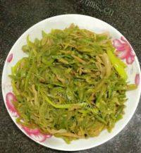 肉丝炒豆角丝做法图解10)