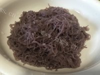 家常鸡蛋炒黑米粉做法图解2)