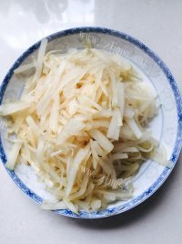 好吃的萝卜丝炒肉做法图解3)