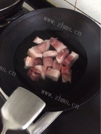味道不错的土豆烧肉做法图解2)