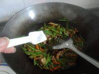 家庭版四季豆炒肉做法图解10)