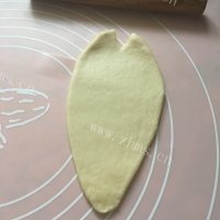 自制蜜豆面包卷做法图解7)