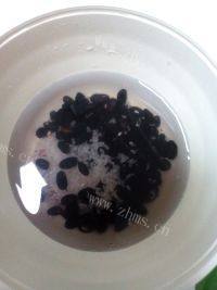 美味早餐黑豆豆浆做法图解2)