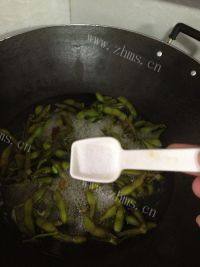 「念念不忘」盐水毛豆做法图解4)