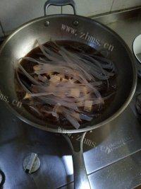 「美味可口」猪肉炖粉条做法图解13)