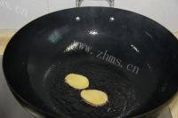 美味的鱼骨豆腐汤做法图解3)