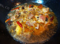 美味的土豆焖牛肉做法图解5)