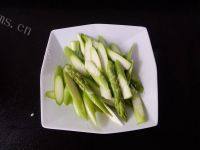 好吃的芦笋茄汁烩对虾做法图解2)