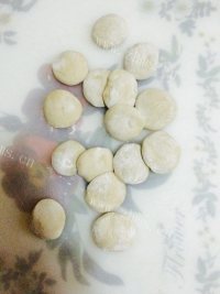 自制猪肉芹菜水饺做法图解13)