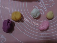 美味的萌猫翻糖杯子蛋糕做法图解2)