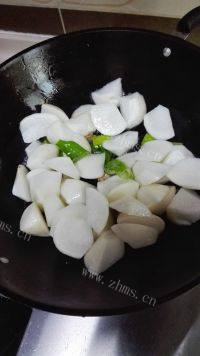 家常菜萝卜炖牛肉做法图解4)