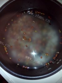 色泽鲜亮的杂粮粥做法图解4)