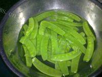 家常菜牛肉炒荷兰豆做法图解1)