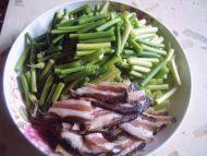 家常蒜苔炒腊肉做法图解1)