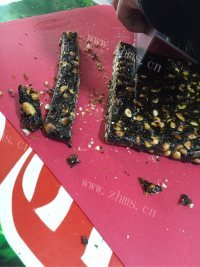 自制花生芝麻糖做法图解10)