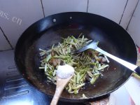 喷香的野春笋炒腊肉做法图解9)