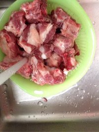 美味的糯米蒸排骨做法图解1)