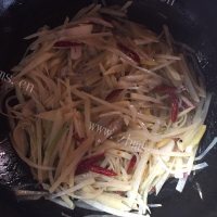 家常菜酸辣土豆丝做法图解5)