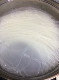 可口酸菜米线做法图解1)
