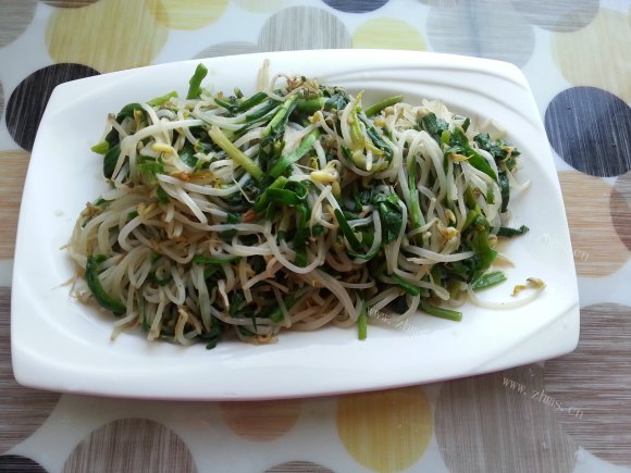 垂涎欲滴的豆芽炒韭菜