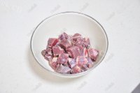 美味的蘑菇烧牛腩做法图解2)