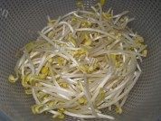 五花肉炒黄豆芽做法图解1)