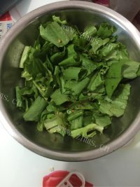 玉盘珍馐的凉拌油麦菜做法图解5)