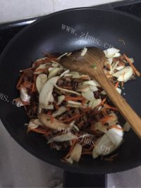 美味的腊肉糯米饭做法图解5)