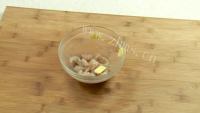 色泽鲜亮的青豆虾仁做法图解2)