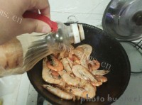 美味的蒜蓉虾做法图解8)