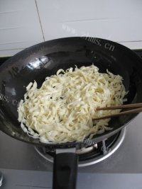香味四溢的素炒面做法图解8)