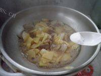 家常菜五花肉炒土豆片做法图解6)