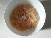 诱人蒜蓉扇贝蒸粉丝做法图解6)