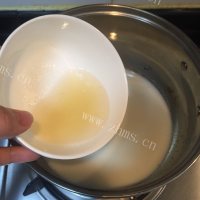 香甜可口雪花椰香奶冻做法图解4)