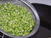 橄榄菜炒豆丁做法图解3)