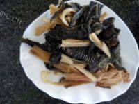 简单版菜干猪骨汤做法图解1)