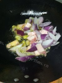 食欲满满的土豆炖南瓜做法图解3)