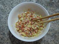 美味的圆白菜猪肉馅盒子做法图解7)