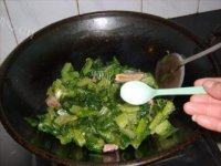 莴笋叶菜饭做法图解6)