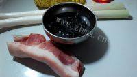 美味的木耳肉片做法图解1)