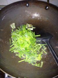 家常菜芹菜炒牛肉做法图解5)