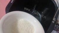 自制卷心菜酱肉包子做法图解2)