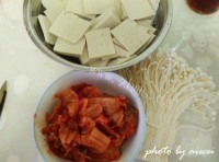美味的泡菜锅做法图解1)