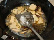 家常菜香菇炖豆腐做法图解9)