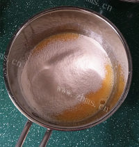 美味肉松黄金蛋糕卷做法图解6)