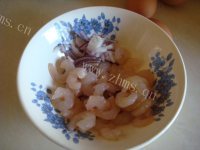 美味的虾仁炒鸡蛋做法图解3)