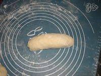 自制蜜红豆面包做法图解11)