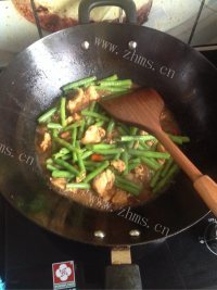 鸡肉煸酱香豆角做法图解9)
