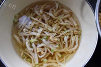美味的萝卜干炒肉做法图解1)