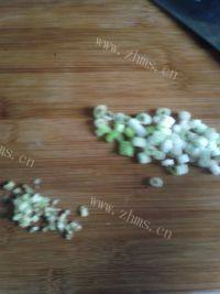 家常菜茭白炒肉丝做法图解3)
